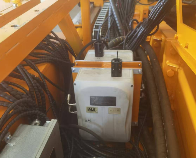 提升煤礦設(shè)備管理效率:石家莊煤機(jī)掘進(jìn)機(jī)齒輪系統(tǒng)在線油液監(jiān)測應(yīng)用 圖2